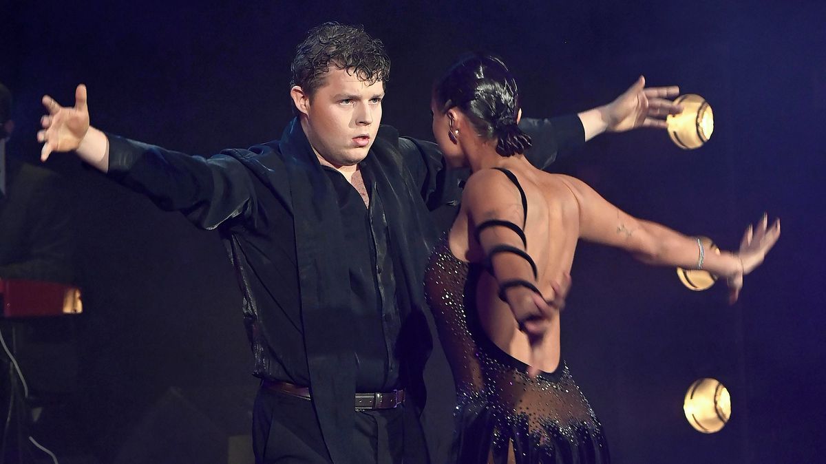 Petr Komínek tančí tango v soutěži Roztančené divadlo
